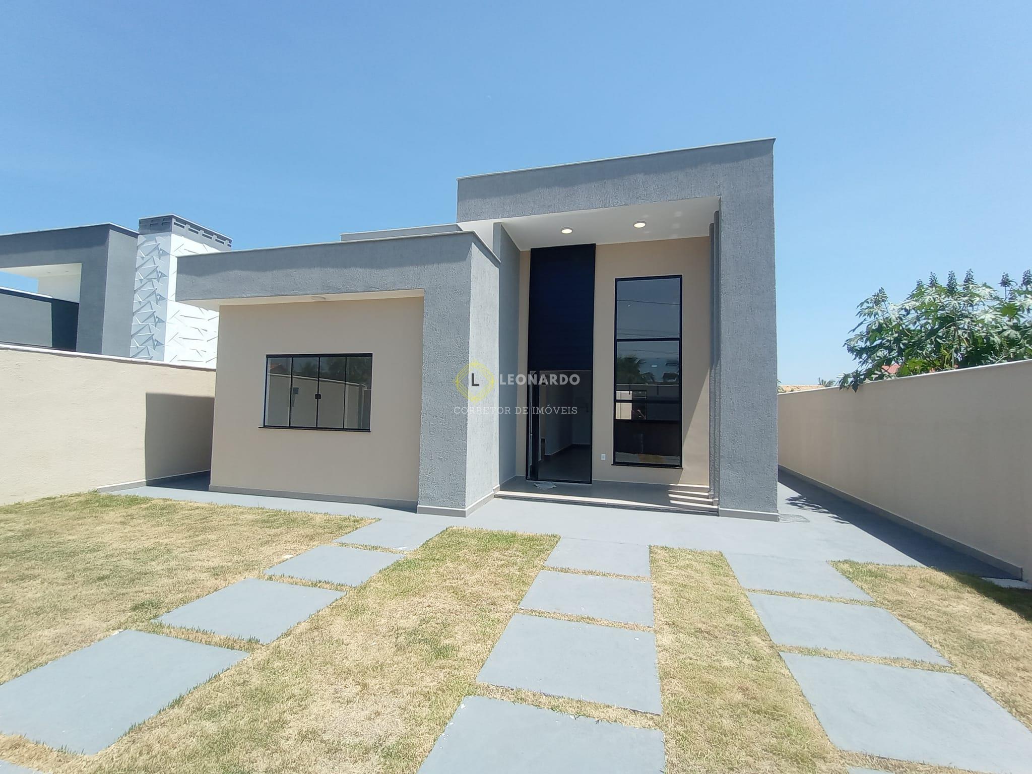 LINDA CASA COM TERRENO DE 480M2 